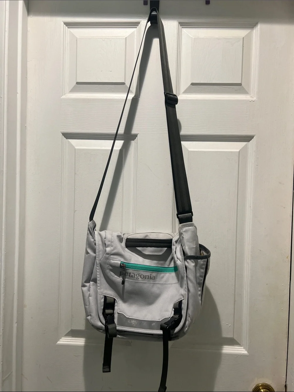 Patagonia Light Gray Messenger Bag with Teal Zipper